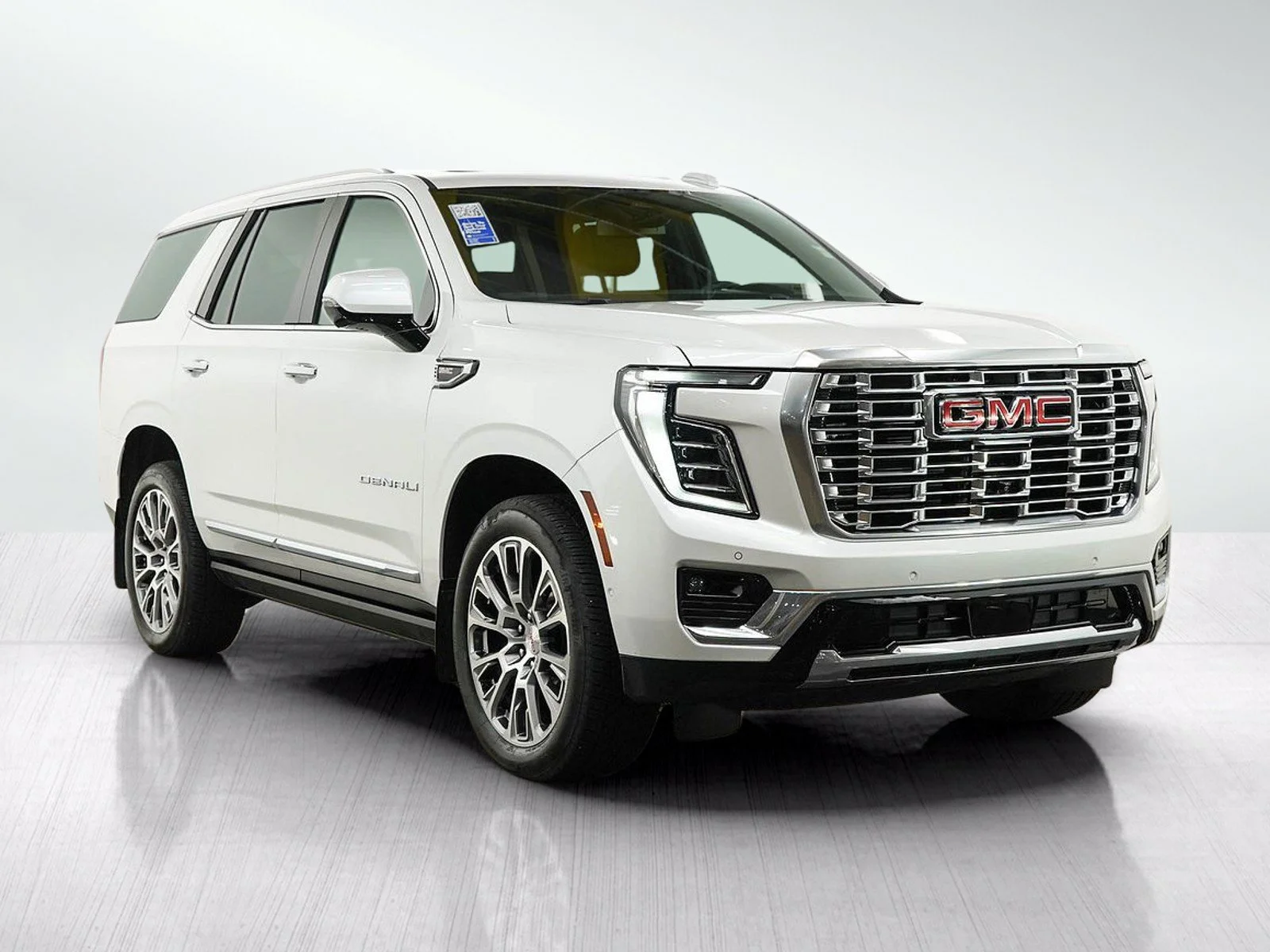 Used 2025 White Frost Tricoat GMC Denali image 7