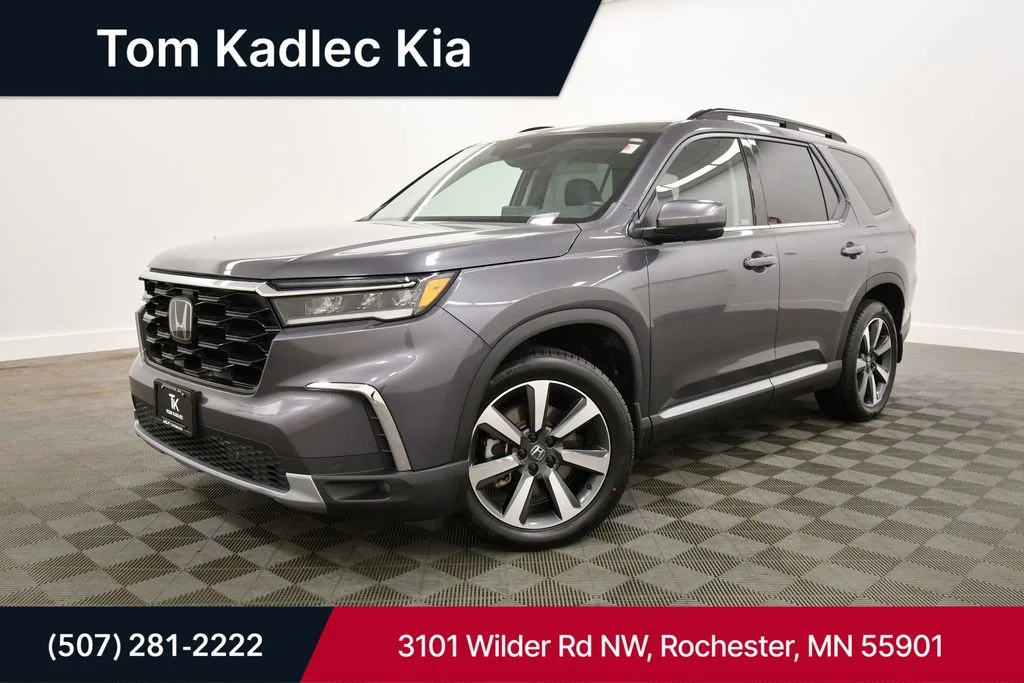 2023 Honda Pilot Touring AWD's photo