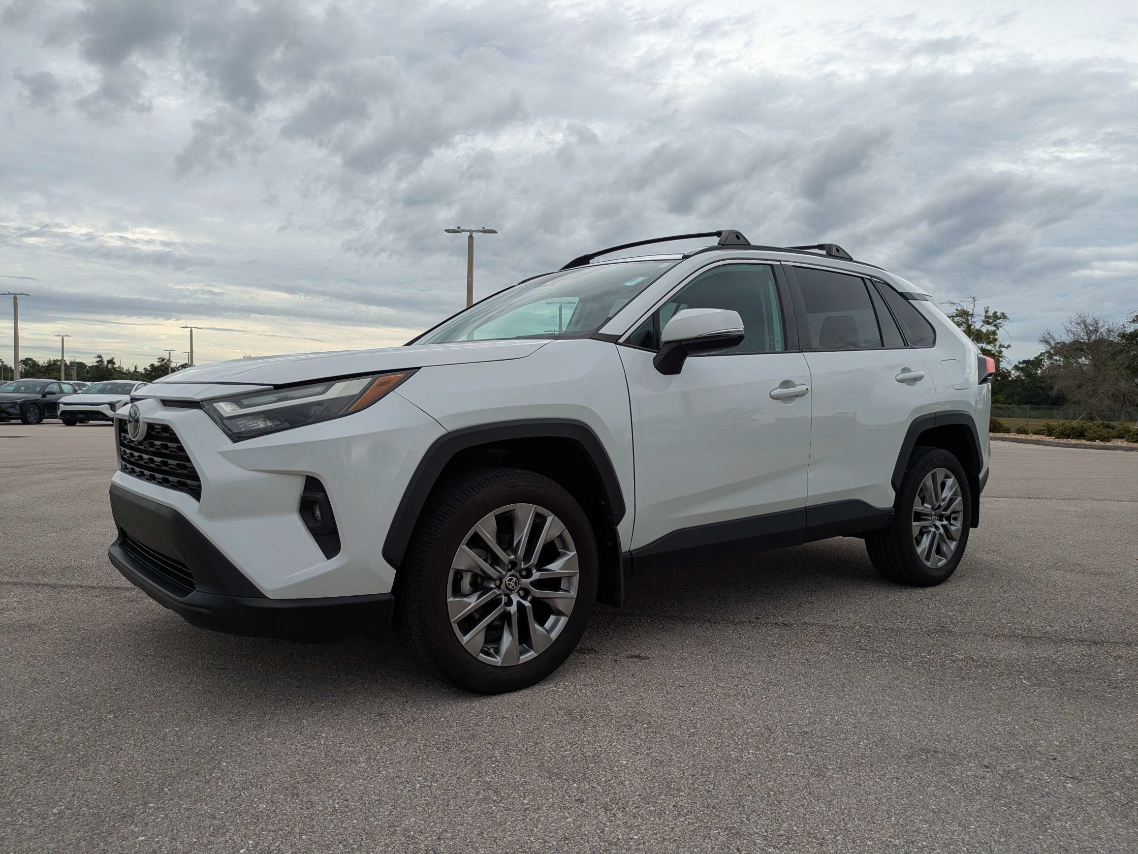 Used 2024 Pearl Toyota XLE Premium image 8