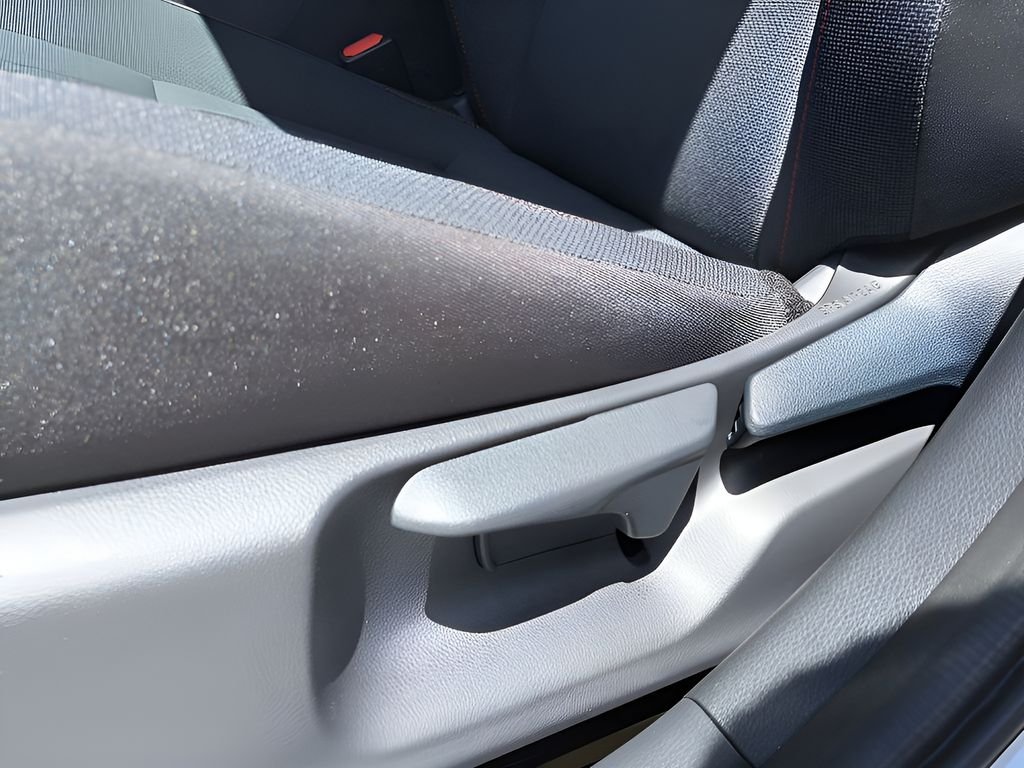 2026 Toyota Prius Plug-in Hybrid SE - Photo 16