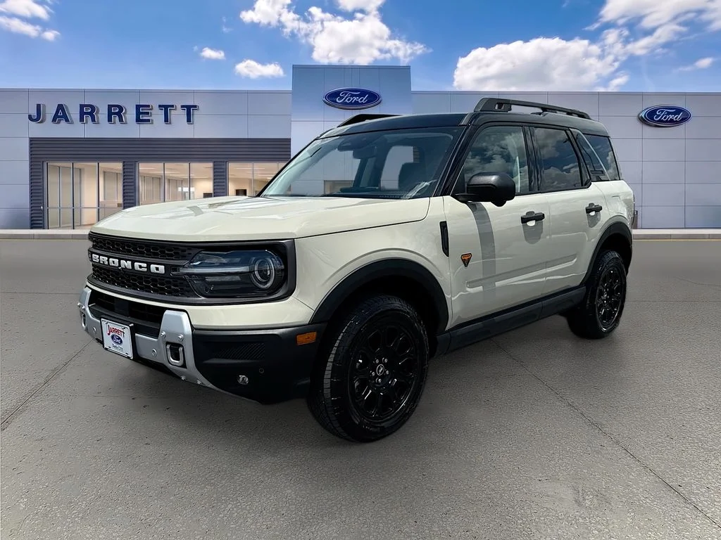 Used 2025 Beige Ford Badlands image 3