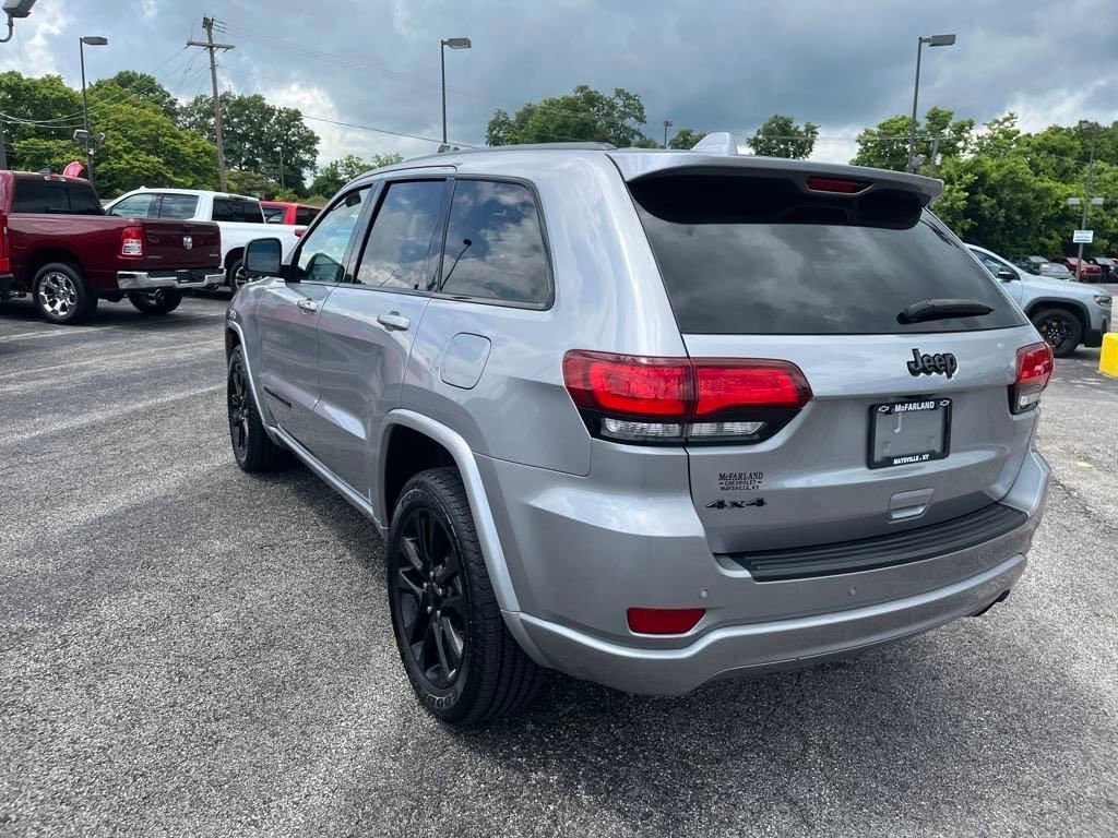 2020 Jeep Grand Cherokee Altitude photo 3