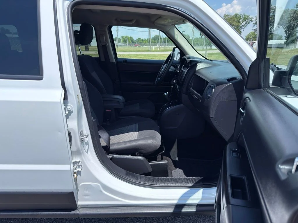 Used 2015 White Jeep Sport image 28