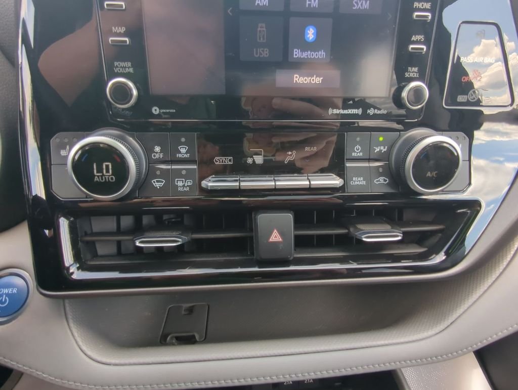 Used 2021 White Toyota XLE image 25