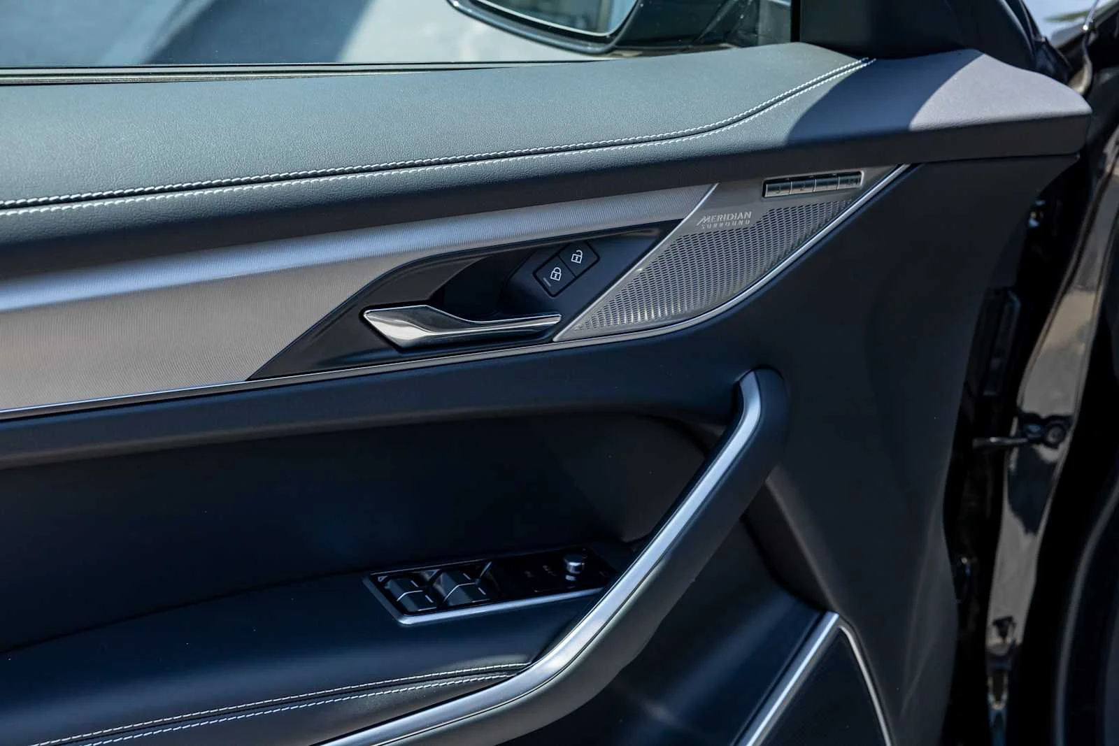 2026 Jaguar F-Pace R-Dynamic S - Photo 11