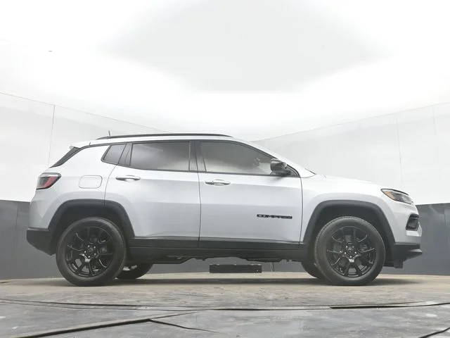 Used 2025 Silver Jeep Latitude image 44