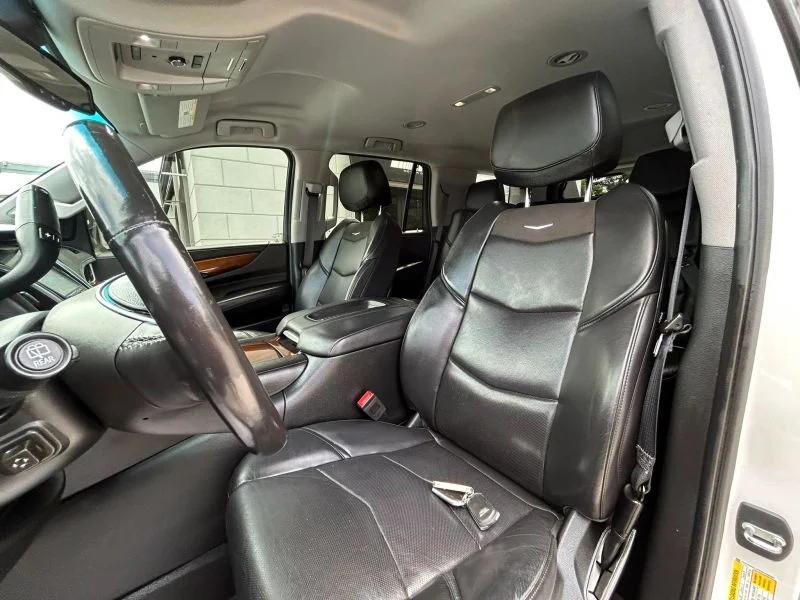 Used 2019 White Cadillac Sport Utility 4D image 48