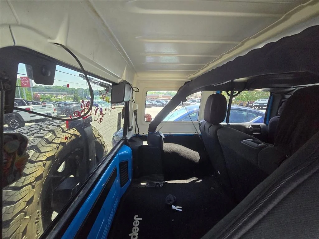 Used 2017 Blue Jeep Unlimited Sahara image 7