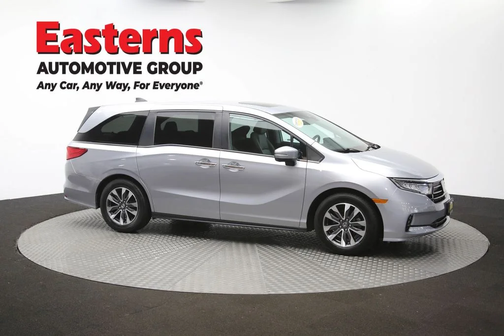Used 2023 Silver Honda EX-L image 45