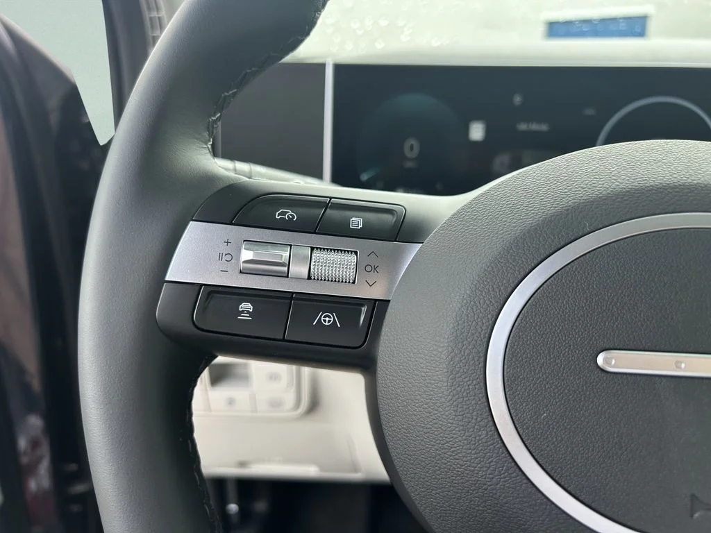 Used 2025 Blue Hyundai SEL Convenience image 32