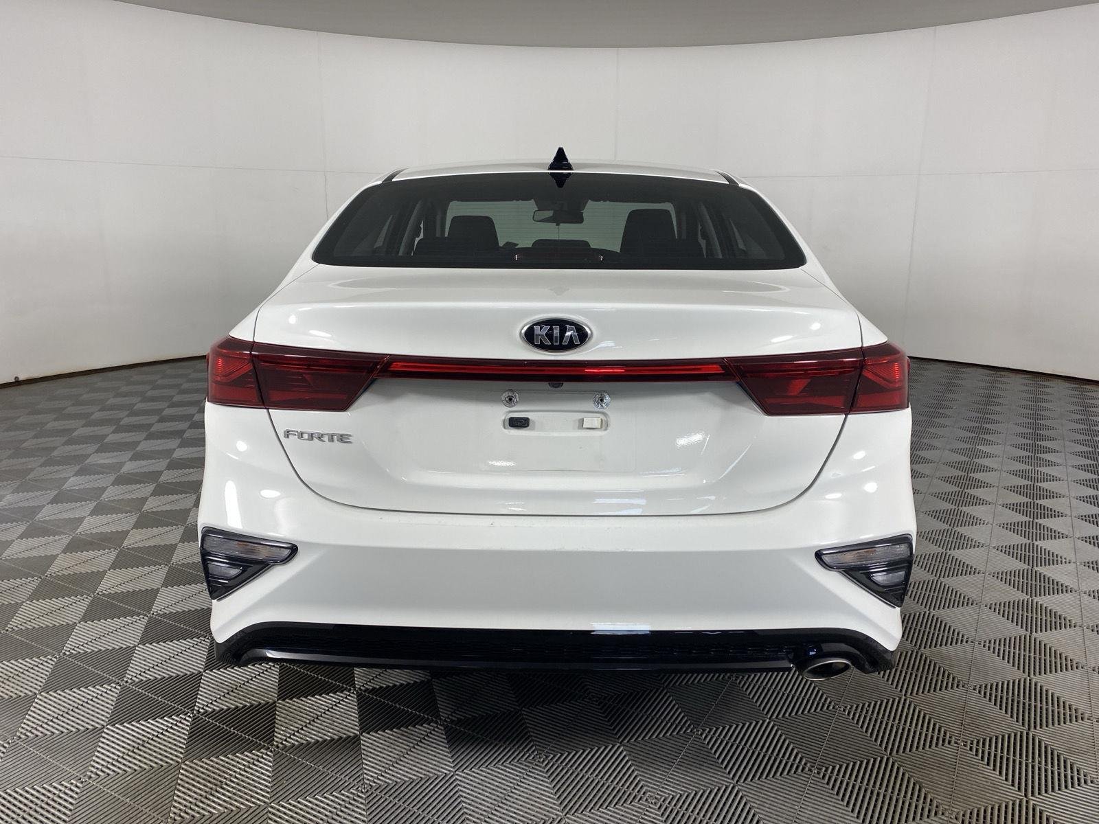 Used 2020 Clear White Kia LXS image 6