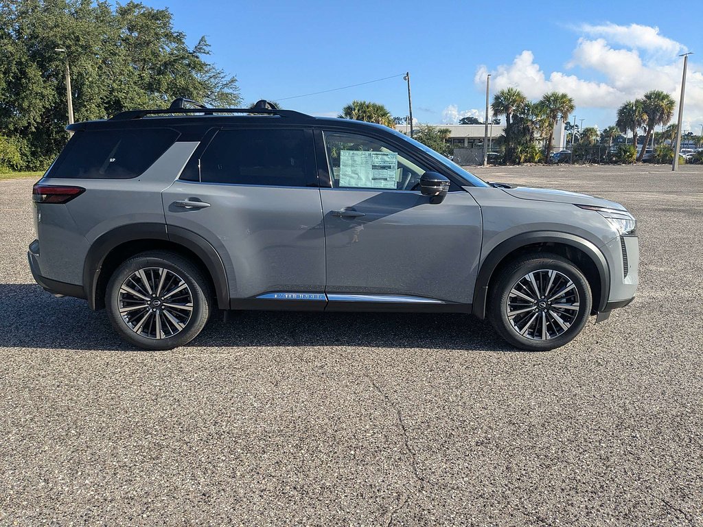 New 2026 Boulder Gray Pearl / Super Black Two-tone Nissan Platinum image 4