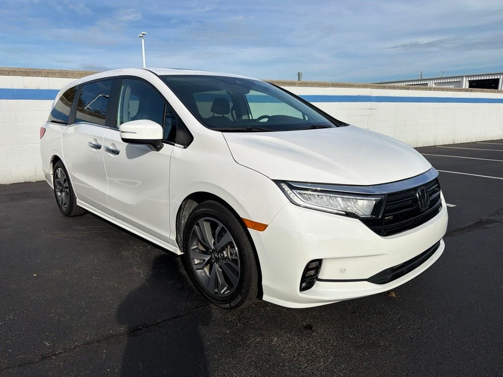 Certified Used 2024 Platinum White Pearl Honda Touring image 7