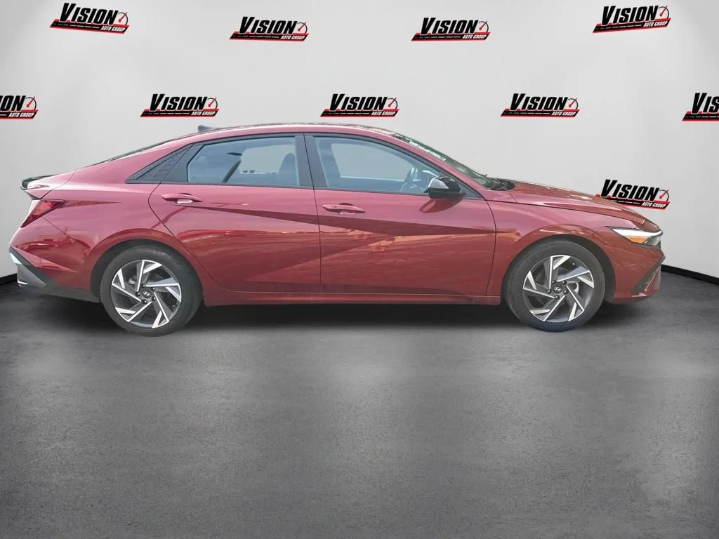 Used 2025 Red Hyundai SEL Sport image 4