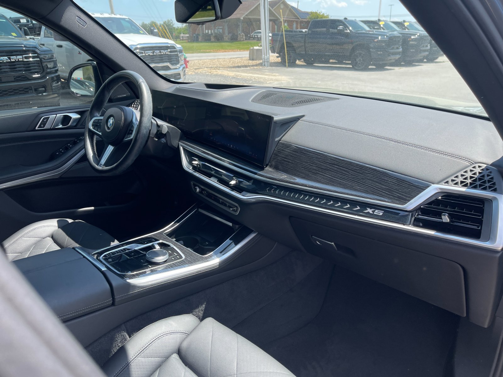 Used 2024 Gray BMW xDrive40i image 18