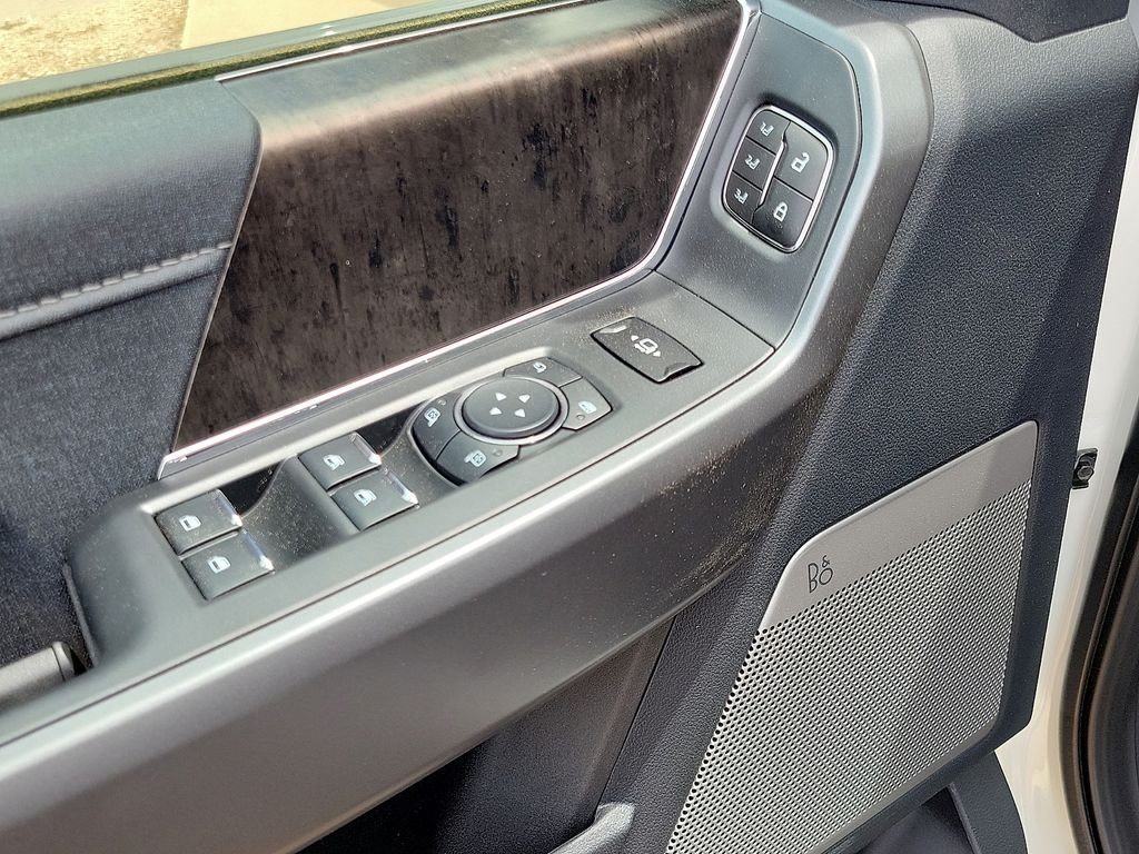 New 2026 Star White Metallic Tri-Coat Ford F-250® Lariat® image 18