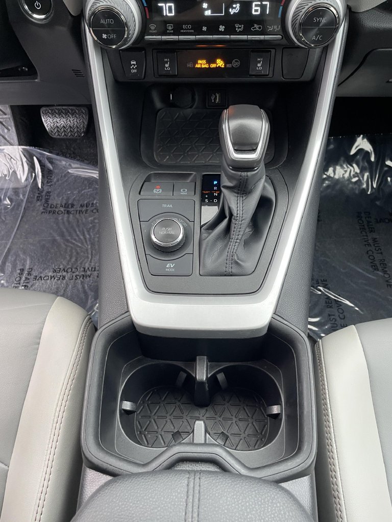 Certified Used 2024 Pearl Toyota XLE Premium image 19