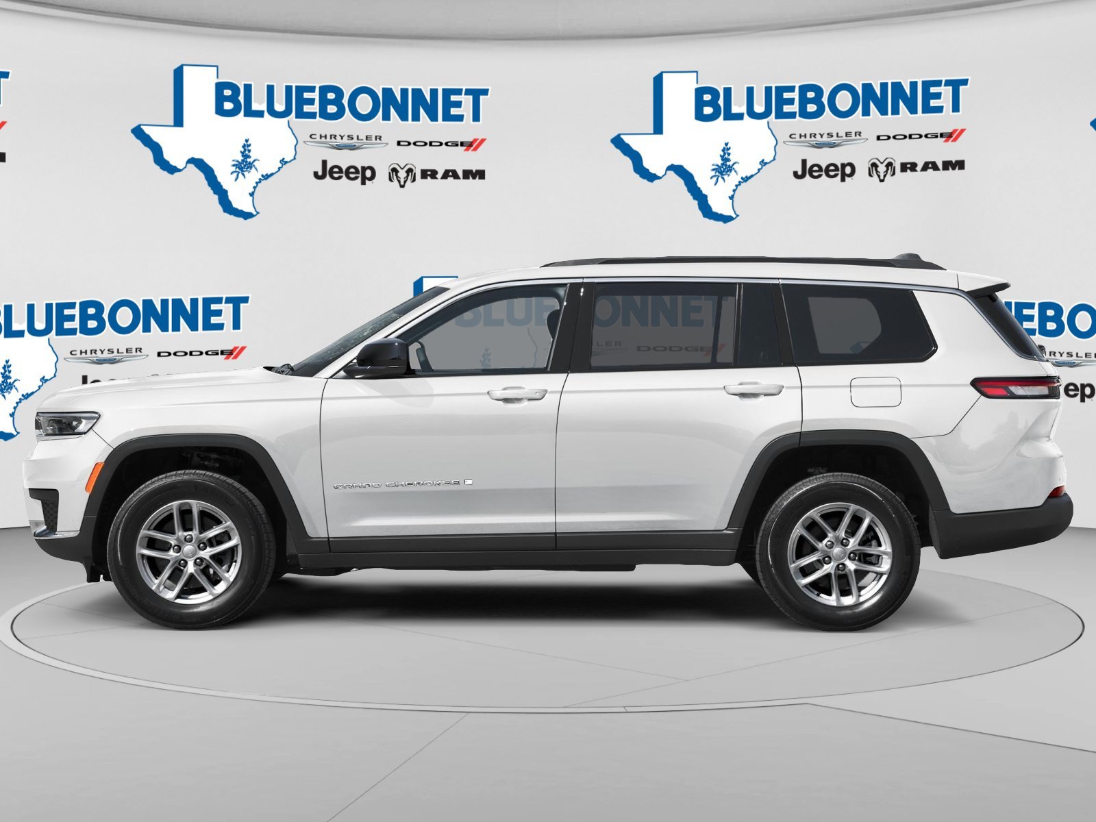 New 2026 Bright White Clear-Coat Exterior Paint Jeep Laredo Altitude image 3