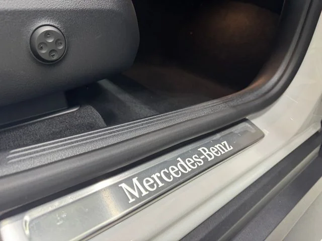 New 2026 MANUFAKTUR Moonlight Whit Mercedes-Benz GLC 300 image 35
