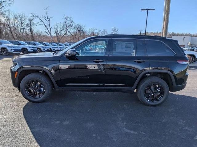 New 2026 Diamond Black Crystal Pearl-Coat Exterior Paint Jeep Altitude image 5