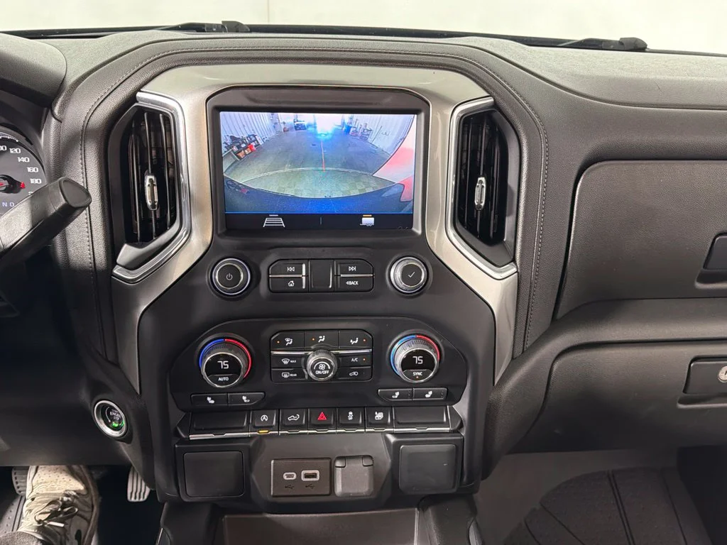 Used 2022  Chevrolet RST image 17