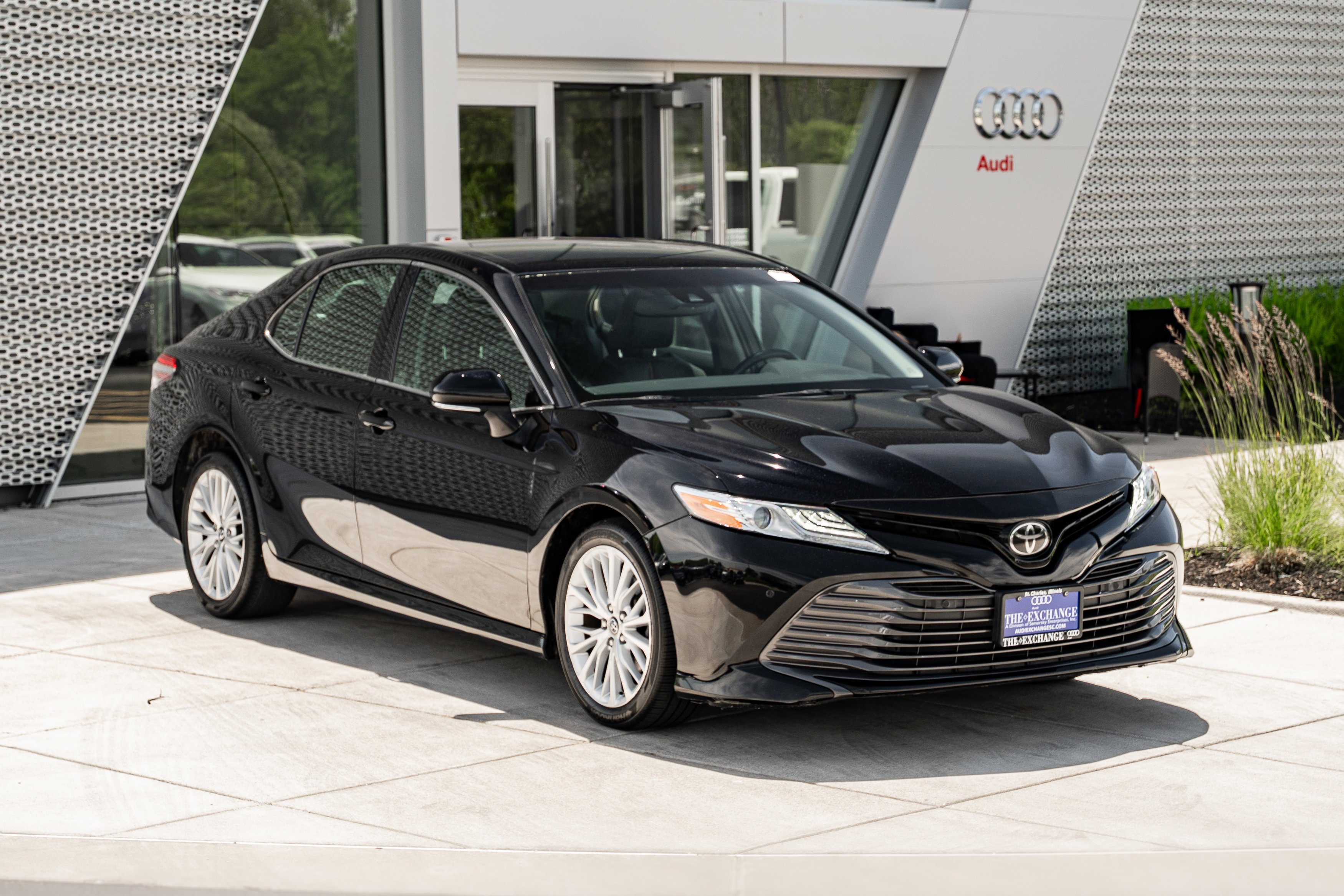 Used 2018 Midnight Black Metallic Toyota XLE image 2