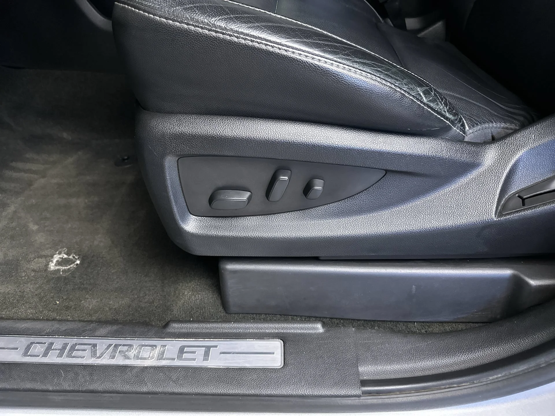 Used 2018 Silver Ice Metallic Chevrolet LT image 15