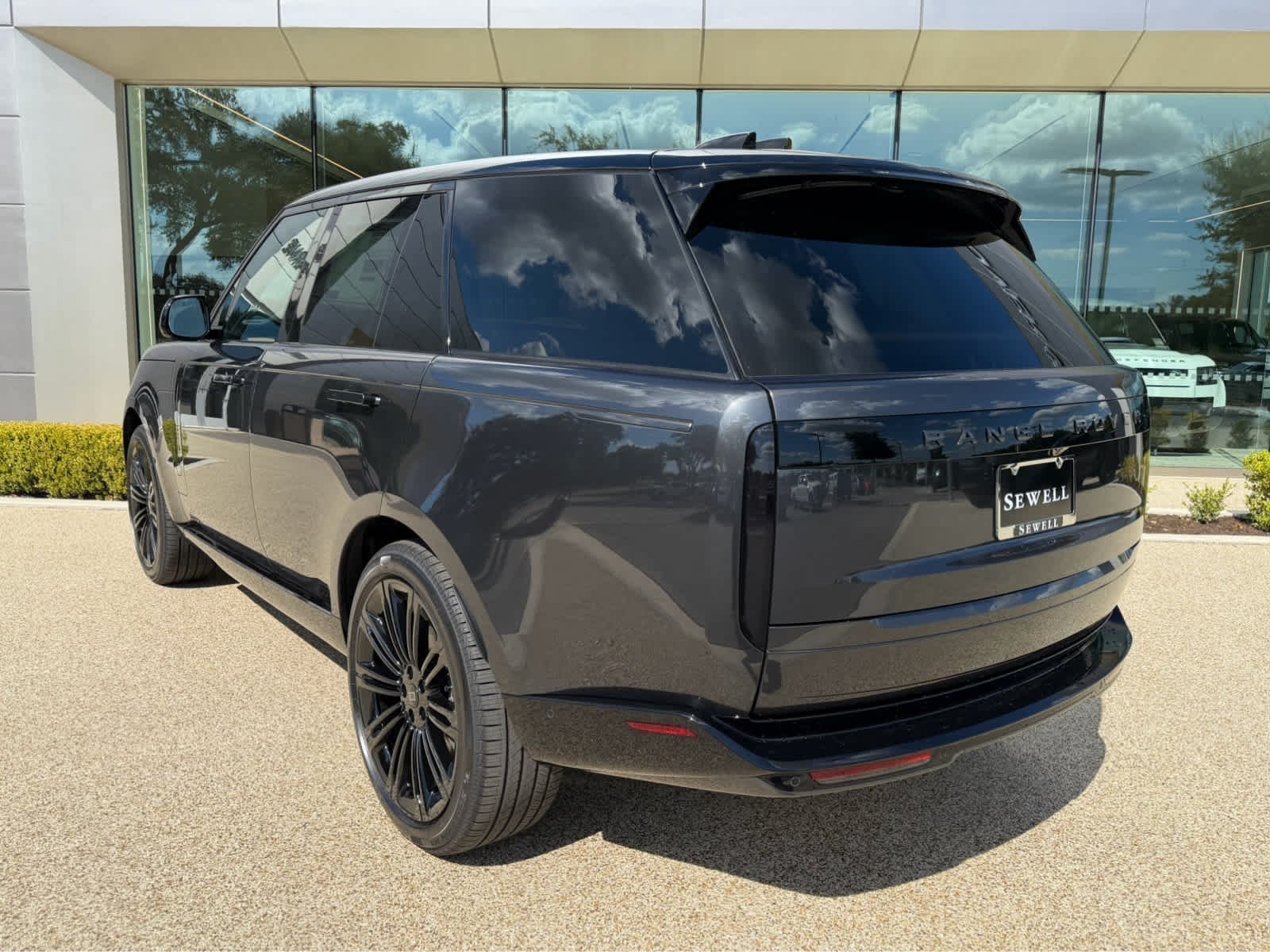 New 2027 Carpathian Grey LAND ROVER SE image 7