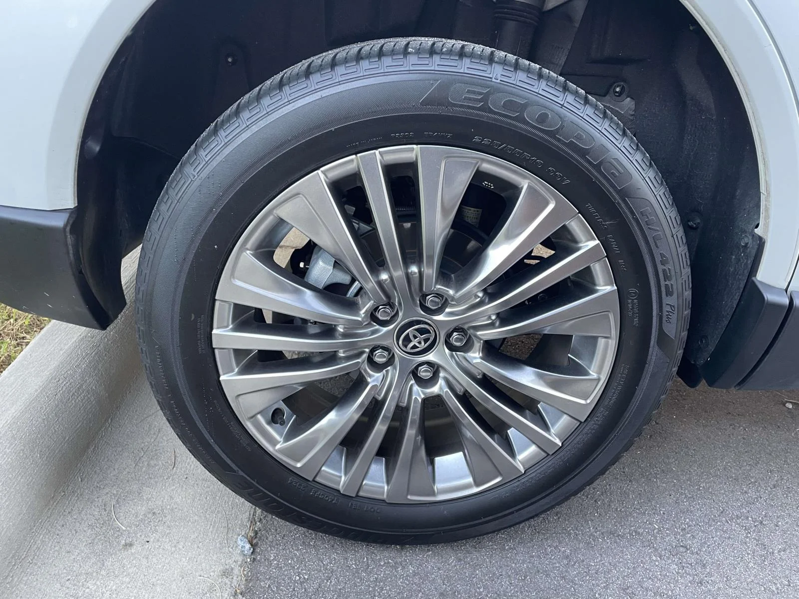 Used 2024 Wind Chill Pearl Toyota XLE image 5