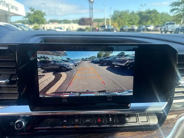 Used 2023 White GMC SLE image 17
