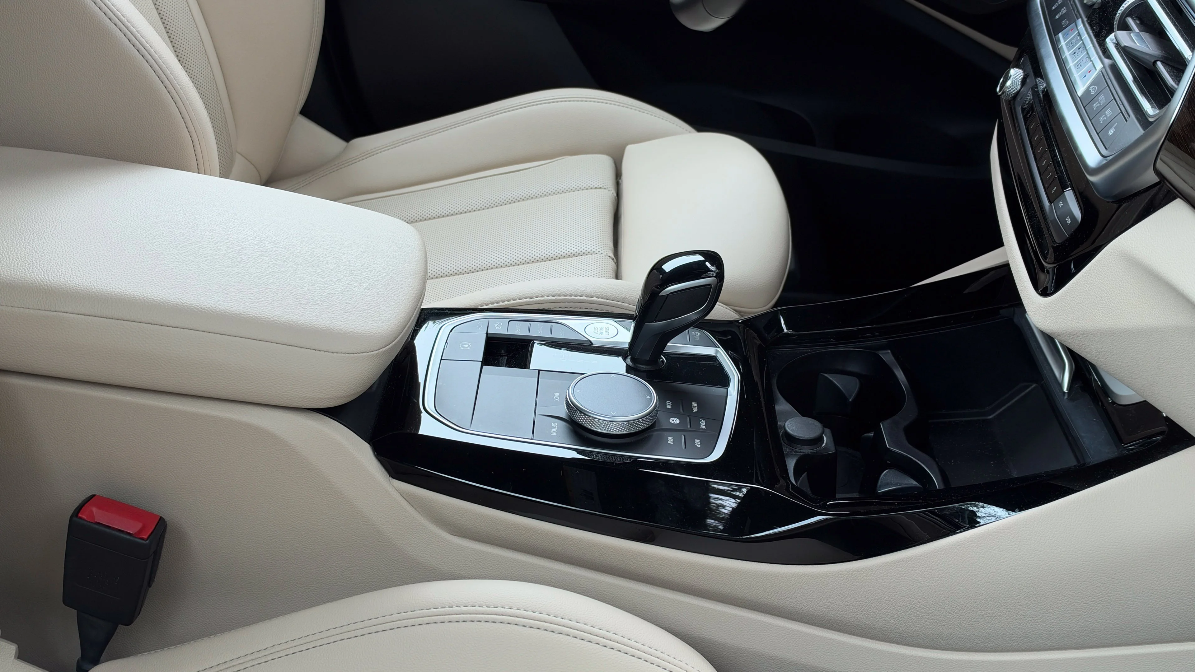 Used 2022 Mineral White Metallic BMW xDrive30i image 6