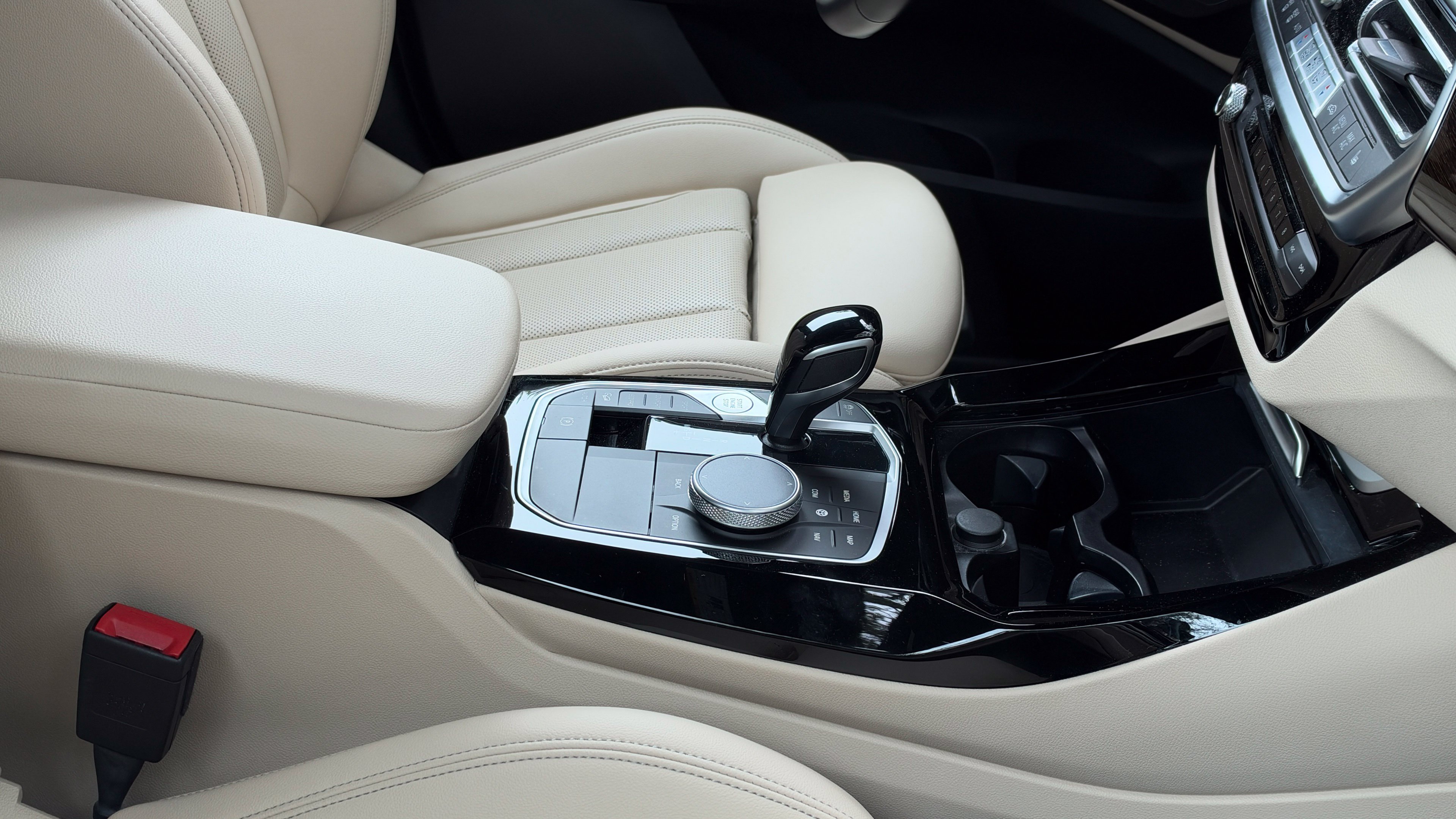 Used 2022 Mineral White Metallic BMW xDrive30i image 6