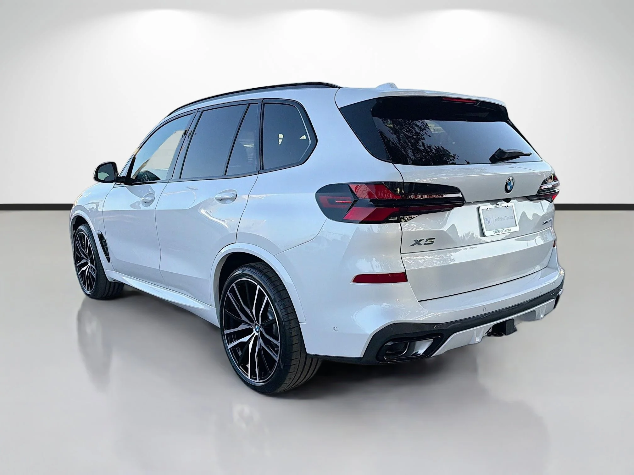New 2026 Mineral White Metallic BMW xDrive40i image 5