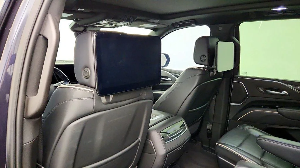 Used 2023 Black Raven Cadillac 4WD 4dr Sport w/ Touring Pkg, Super Cruise & Rear Entertainment image 22