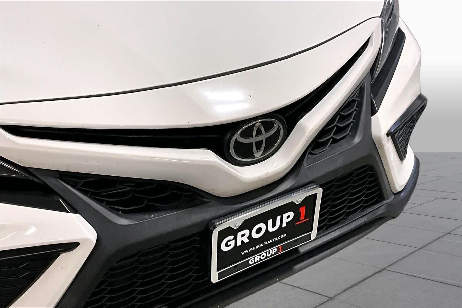 Used 2023 Ice Cap Toyota SE image 29