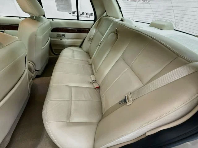 Used 2008 Tan Mercury GS image 21