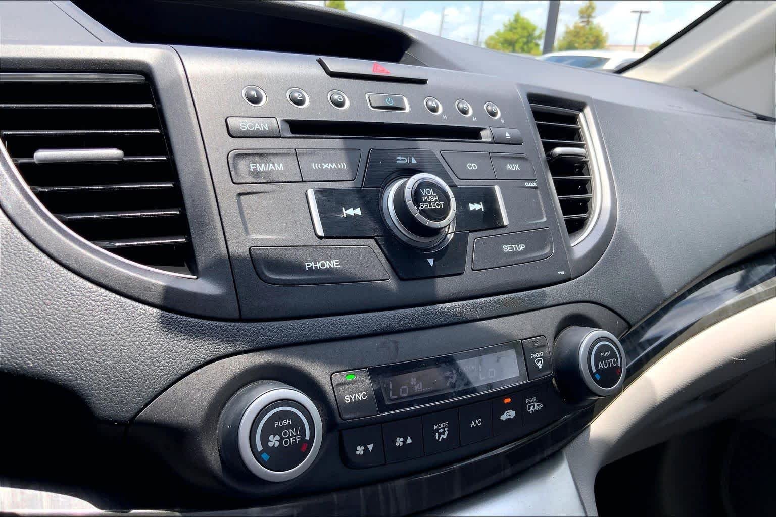 Used 2014 Alabaster Silver Metallic Honda EX-L image 31