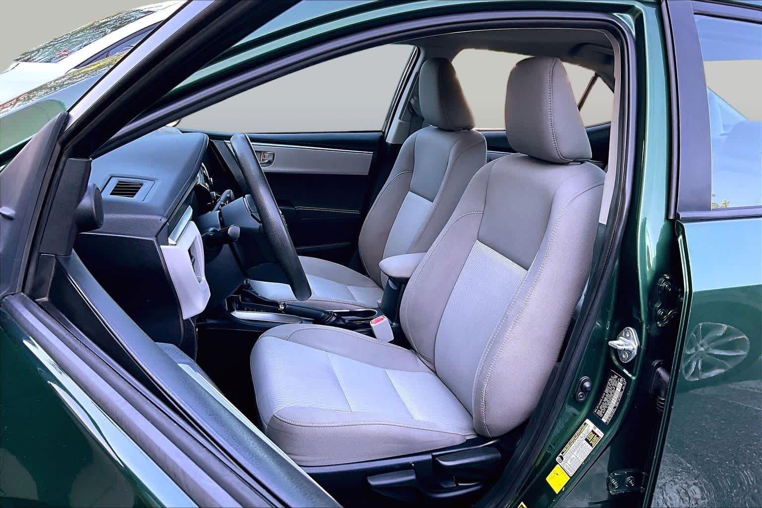 Used 2016 4Evergreen Metallic Toyota LE image 9
