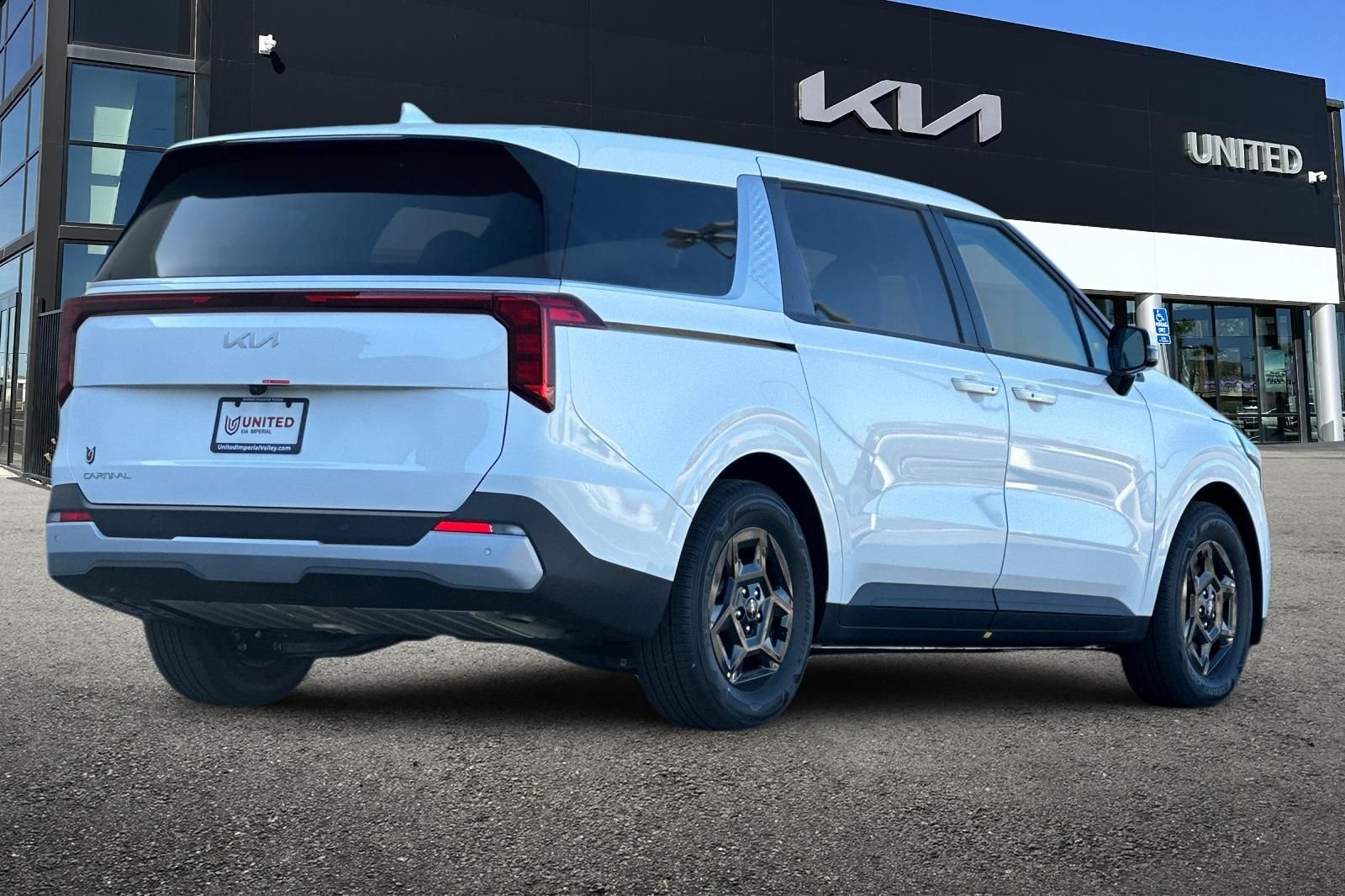 New 2026 White Kia LXS image 4
