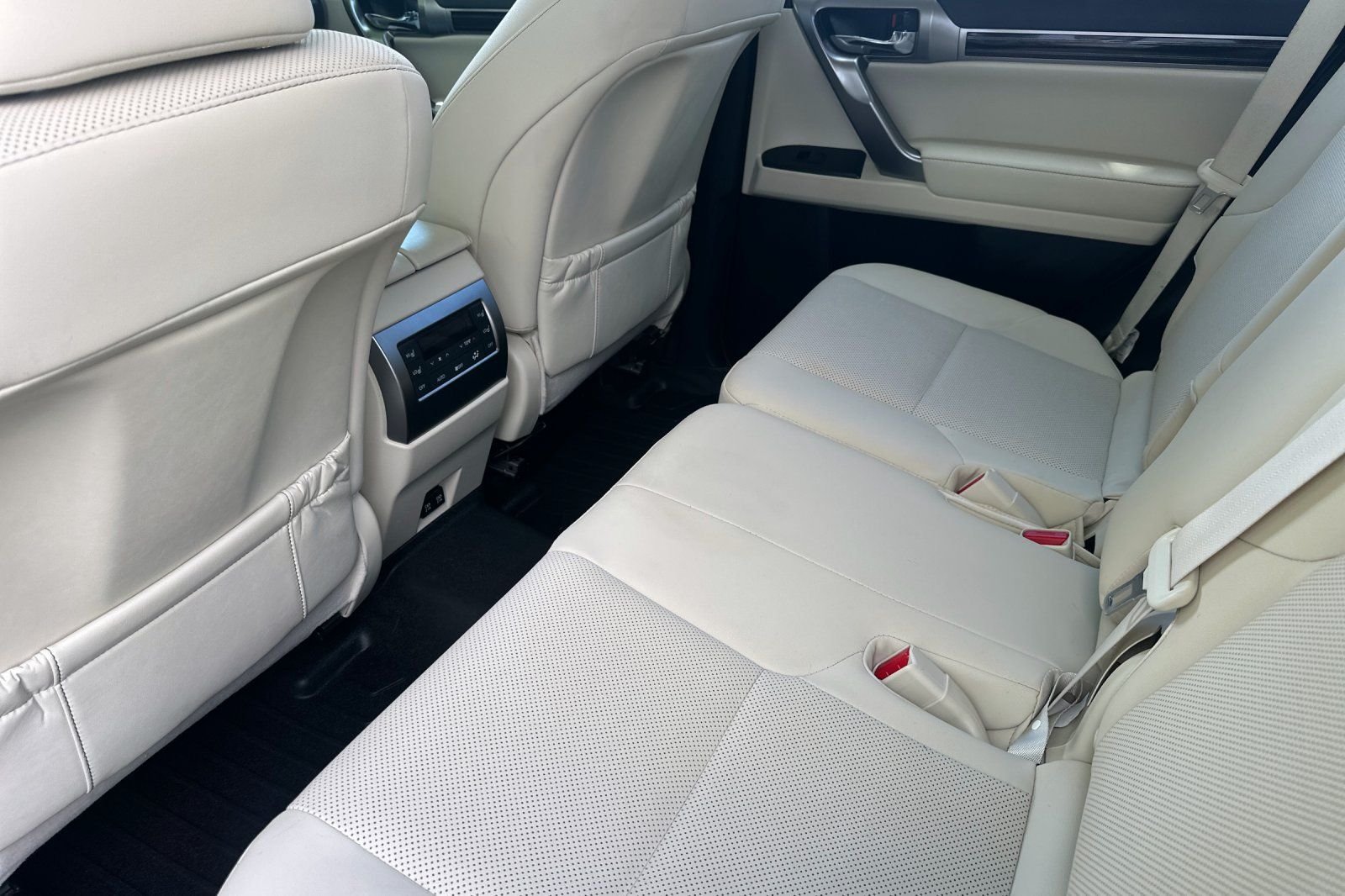 Used 2022 Silver Lexus 460 image 12