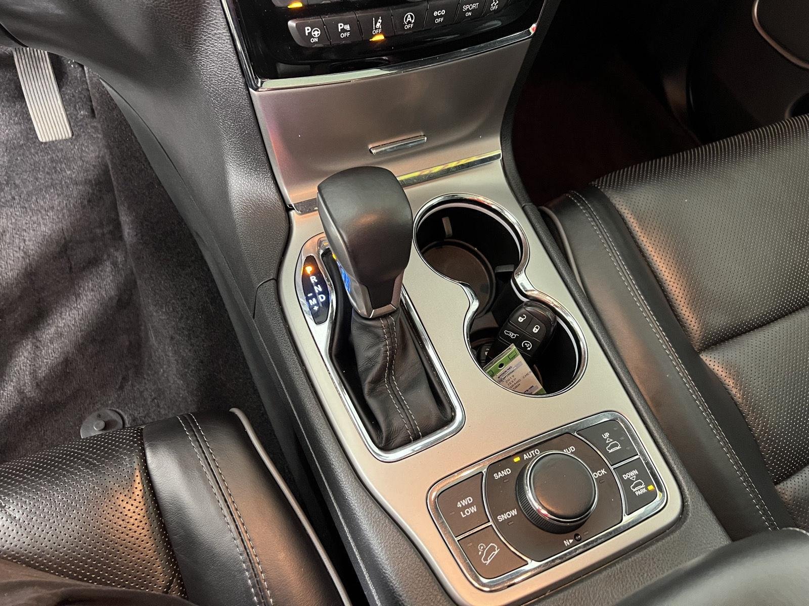 Used 2019 Ivory 3-Coat Jeep Overland image 17