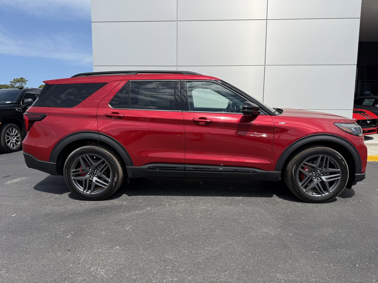 New 2026 Rapid Red Metallic Tinted Clearcoat Ford ST-Line image 3