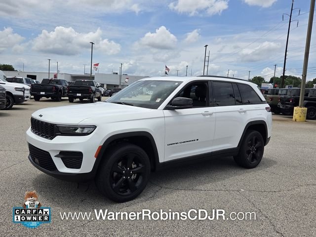 Used 2023 White Jeep Altitude X image 3