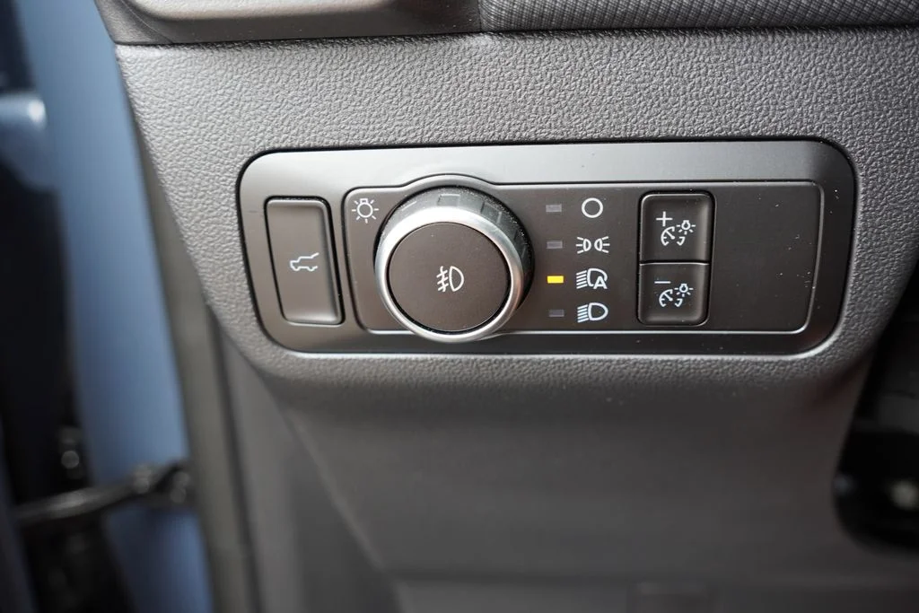 Used 2025 Azure Gray Metallic Ford Outer Banks image 24