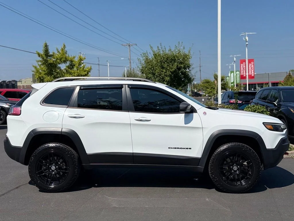 Used 2019 Bright White Clearcoat Jeep Trailhawk image 6