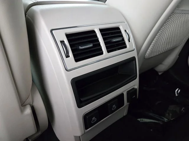Certified Used 2025 Gray Jaguar P400 R-Dynamic S image 13