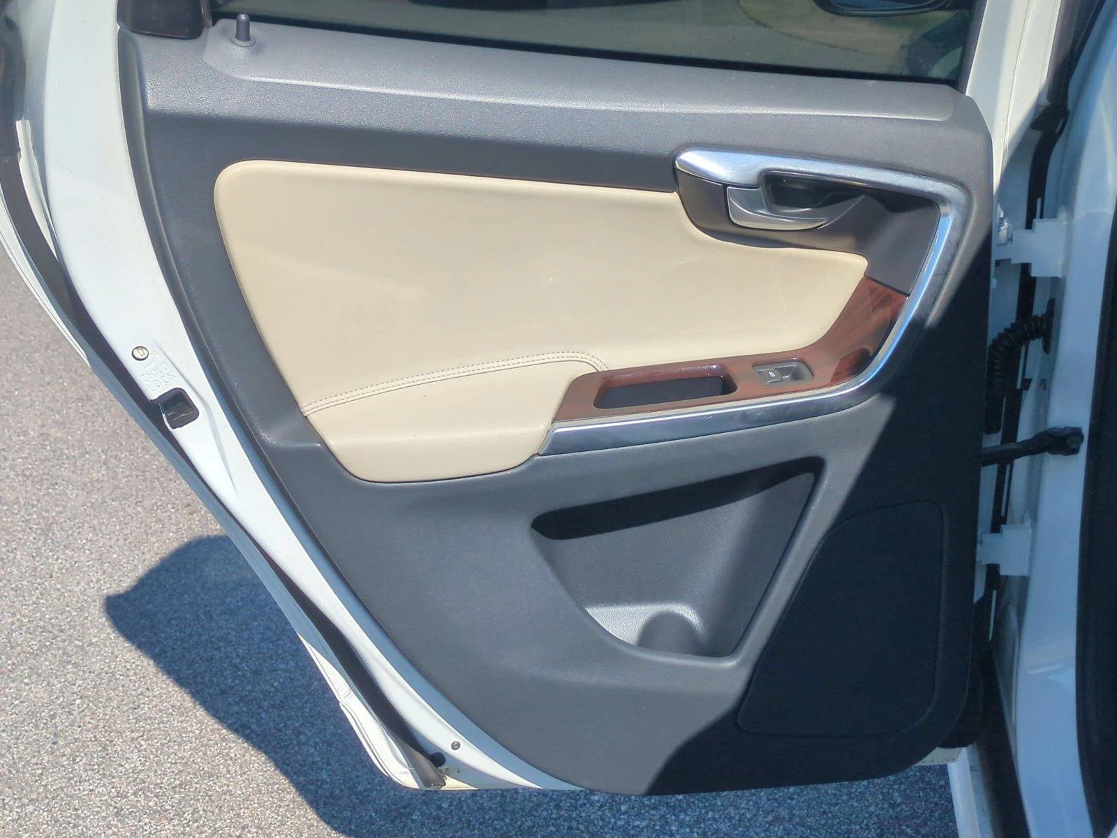 Used 2015 Ice White Volvo T5 Drive-E Premier image 29