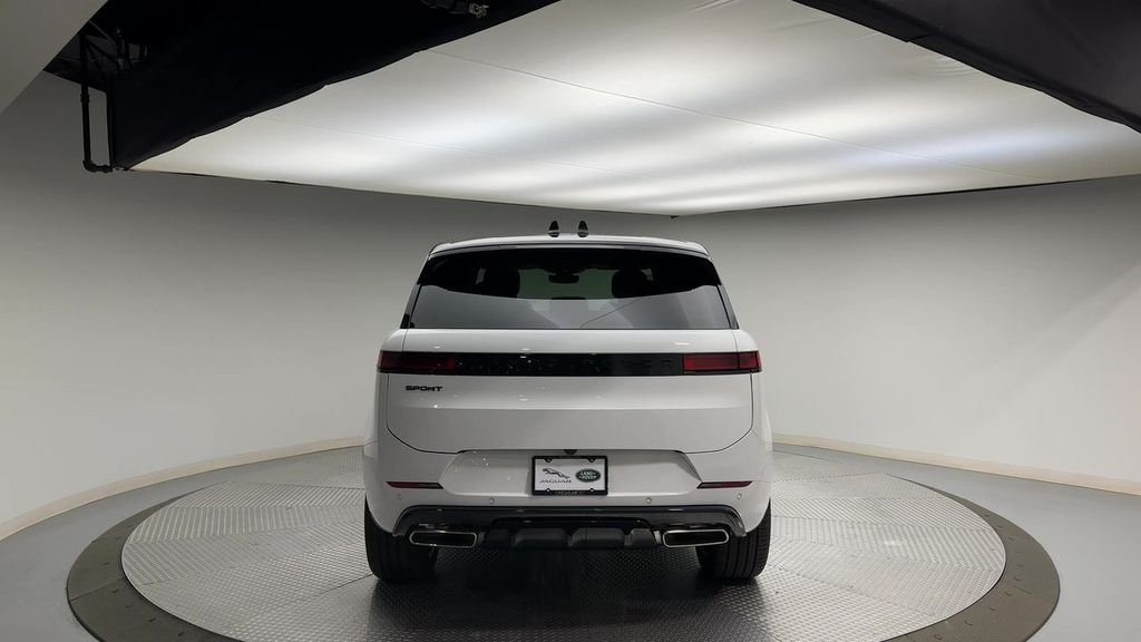 Used 2024 Fuji White Land Rover Dynamic SE image 7