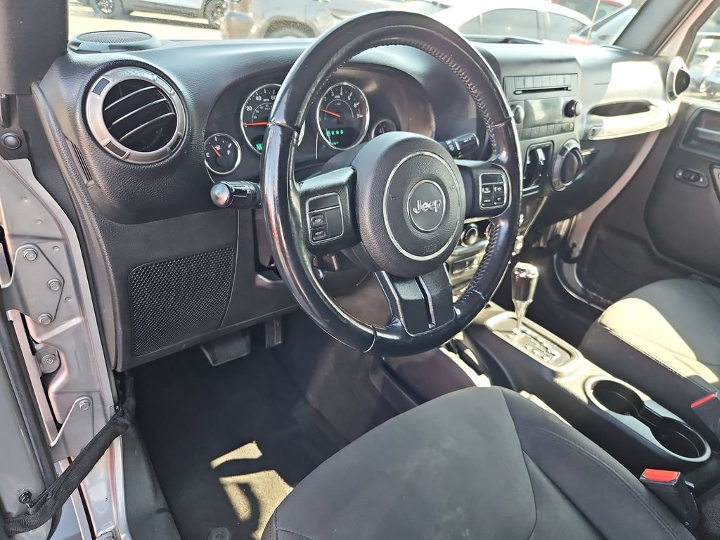 Used 2018 Billet Silver Metallic Clearcoat Jeep Unlimited Sport image 13