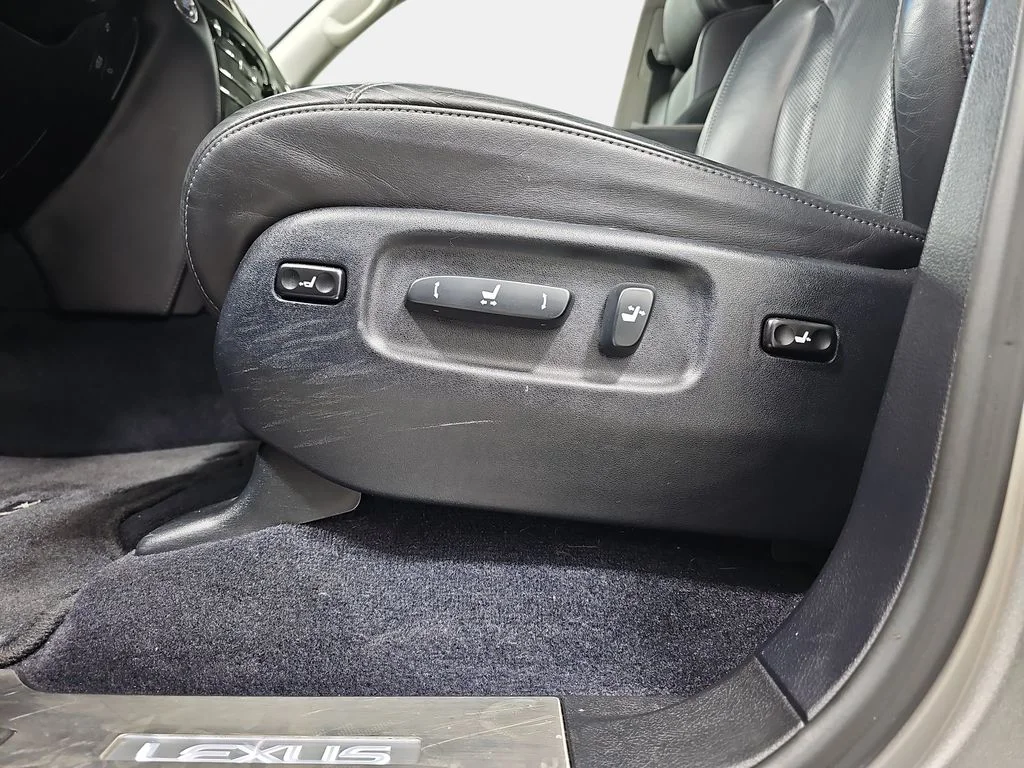 Used 2017 Silver Lexus 570 image 31